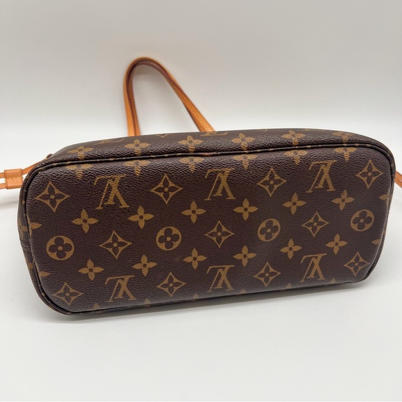 Louis Vuitton Neverfull PM Monogram Shoulder Bag with Pouch - Picture 5 of 17